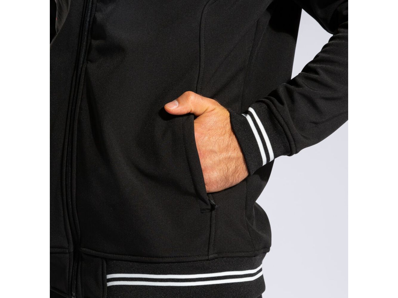 soft-shell-combi-nero-joma (1)